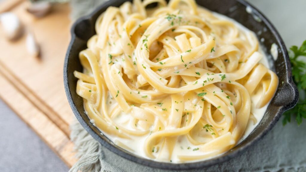 fettuccini carbonara - kuliner generaz.id